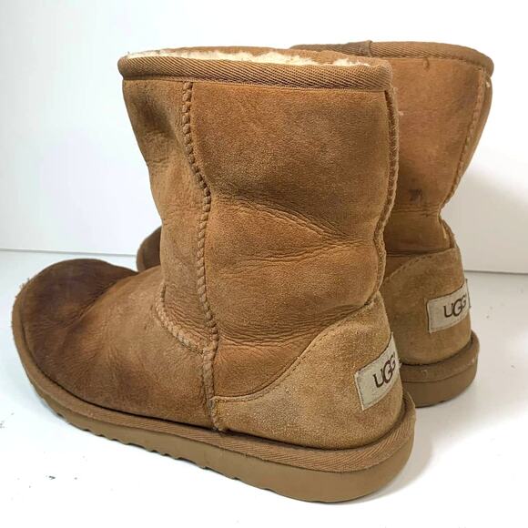 UGG Classic Short Women's Winter Boots Size 5 - Picture 1 of 13